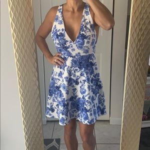 White and blue short dress